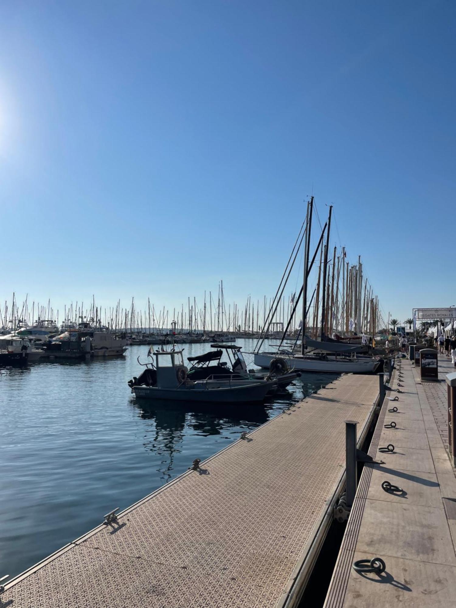 Cannes Old Port, Seafront & Seaview, Yacht Show Port ภายนอก รูปภาพ